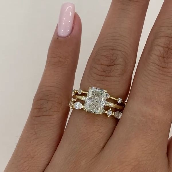 נורה – טבעת יהלום בעיצוב שכבות.