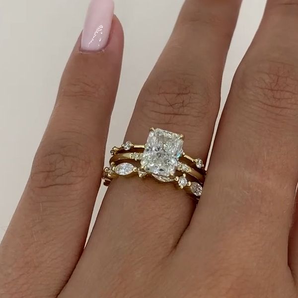 נורה – טבעת יהלום בעיצוב שכבות.