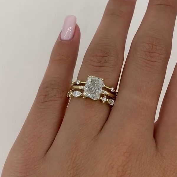 נורה – טבעת יהלום בעיצוב שכבות.