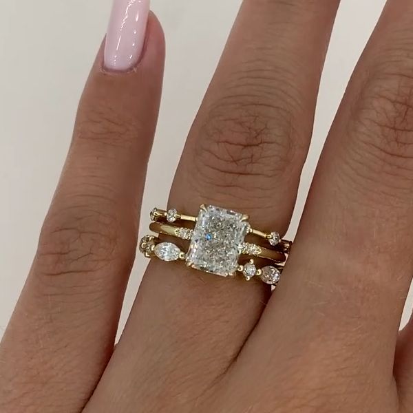 נורה – טבעת יהלום בעיצוב שכבות.