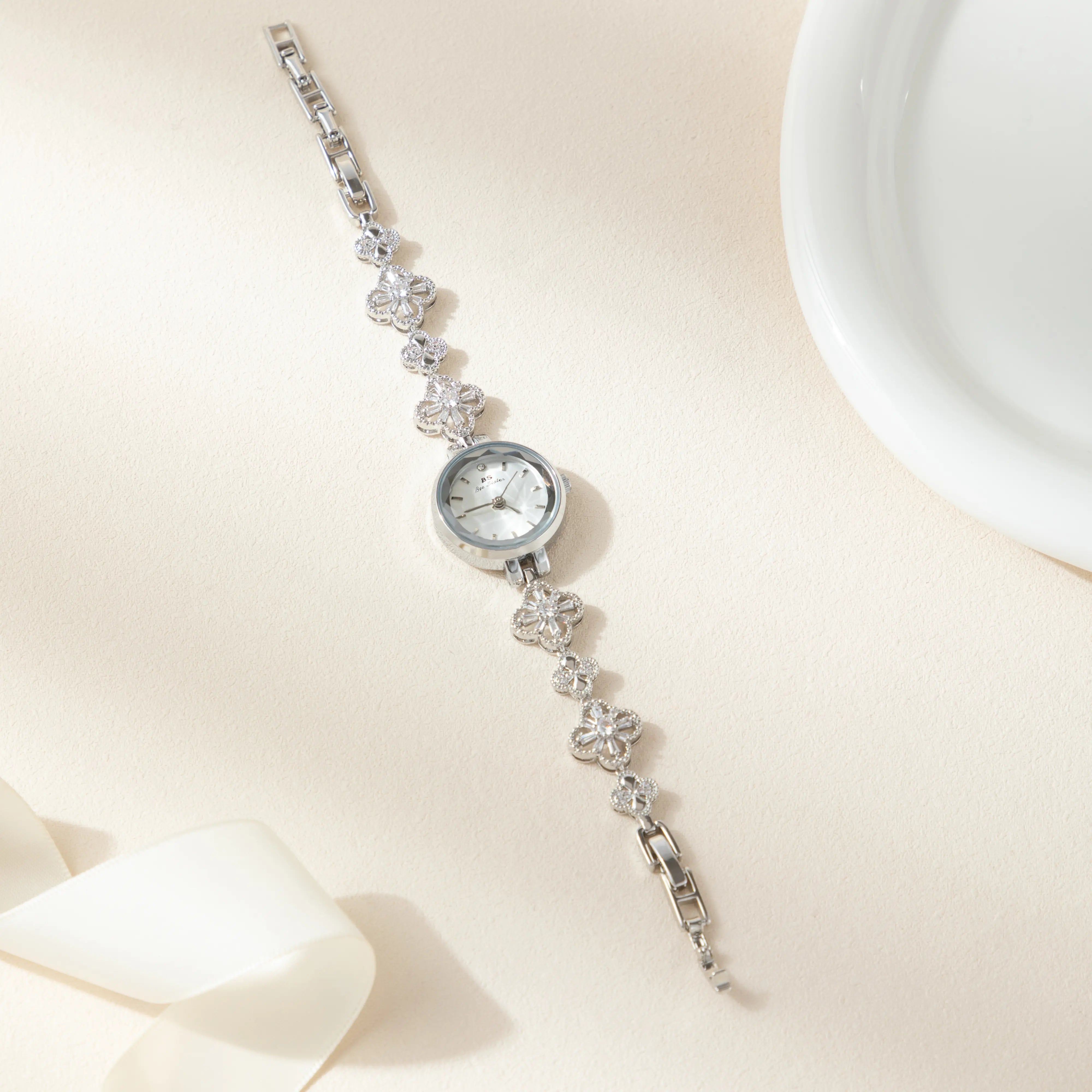 אלינה – צמיד בהשראת פרחים מזהב. ste