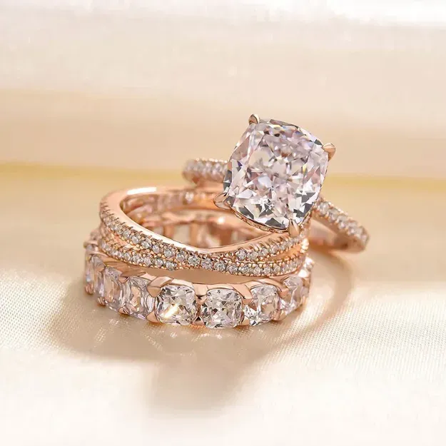 אייריס – טבעת יהלום עם אבן אליפטית.