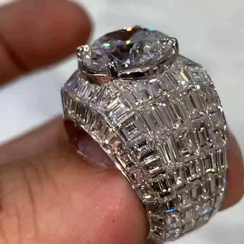 אנה-לנה – טבעת יהלום כסף עם חיתוך עגול.