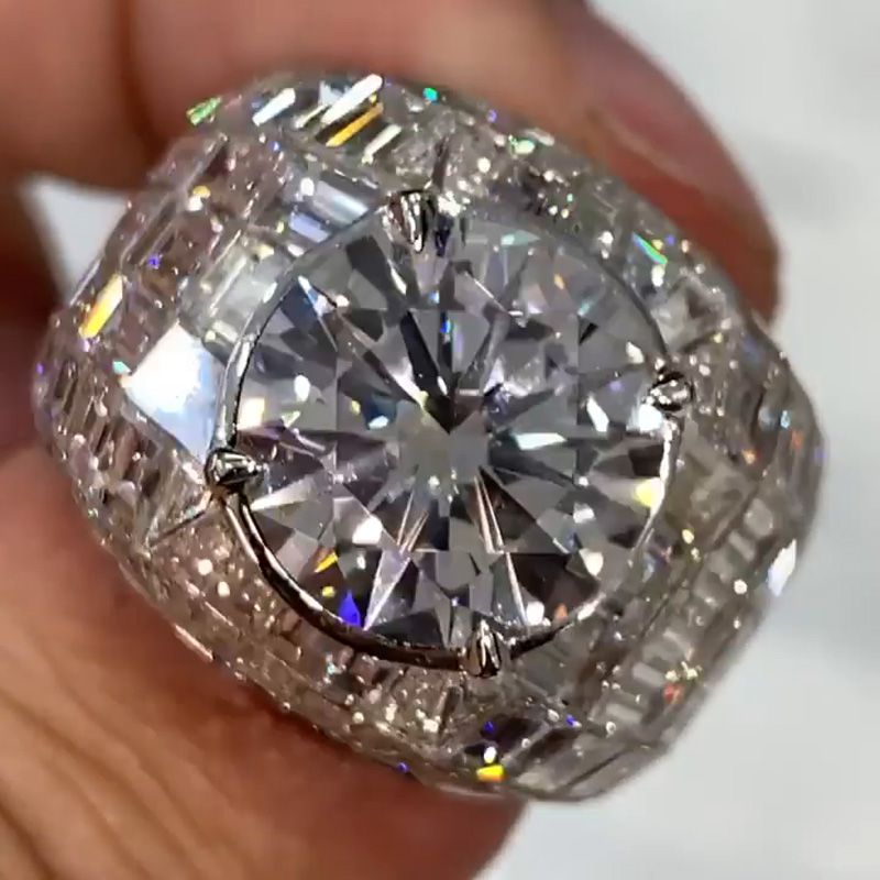 אנה-לנה – טבעת יהלום כסף עם חיתוך עגול.