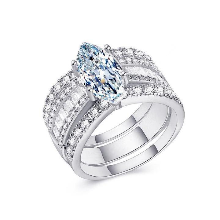 ורוניקה – סט של טבעות עם יהלומים והדגשות זהובות.