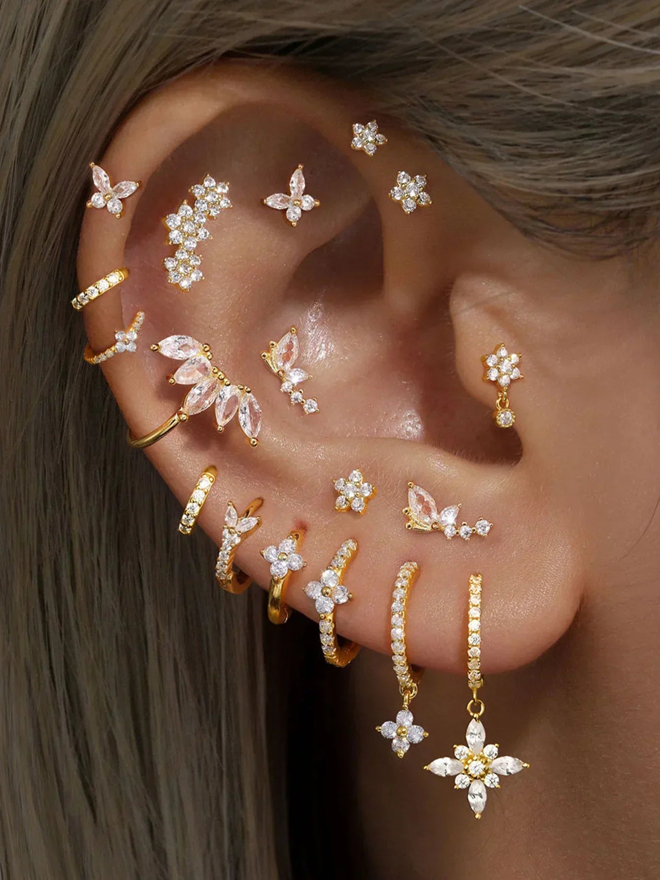 אבה-מרי – עגילים עדינים בצורת נוזל.