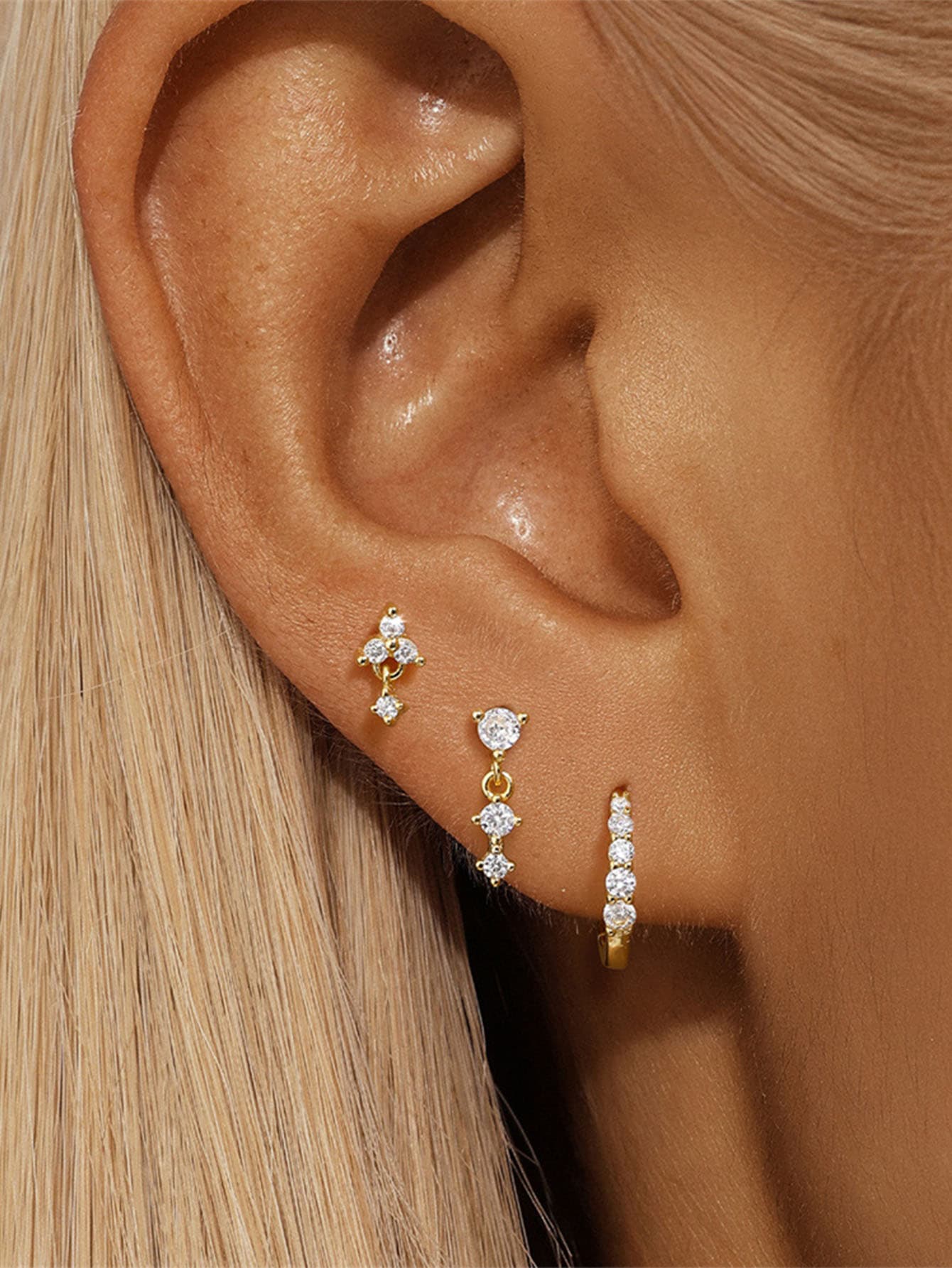 אבה – עגילים מזהב עם ברק פשוט