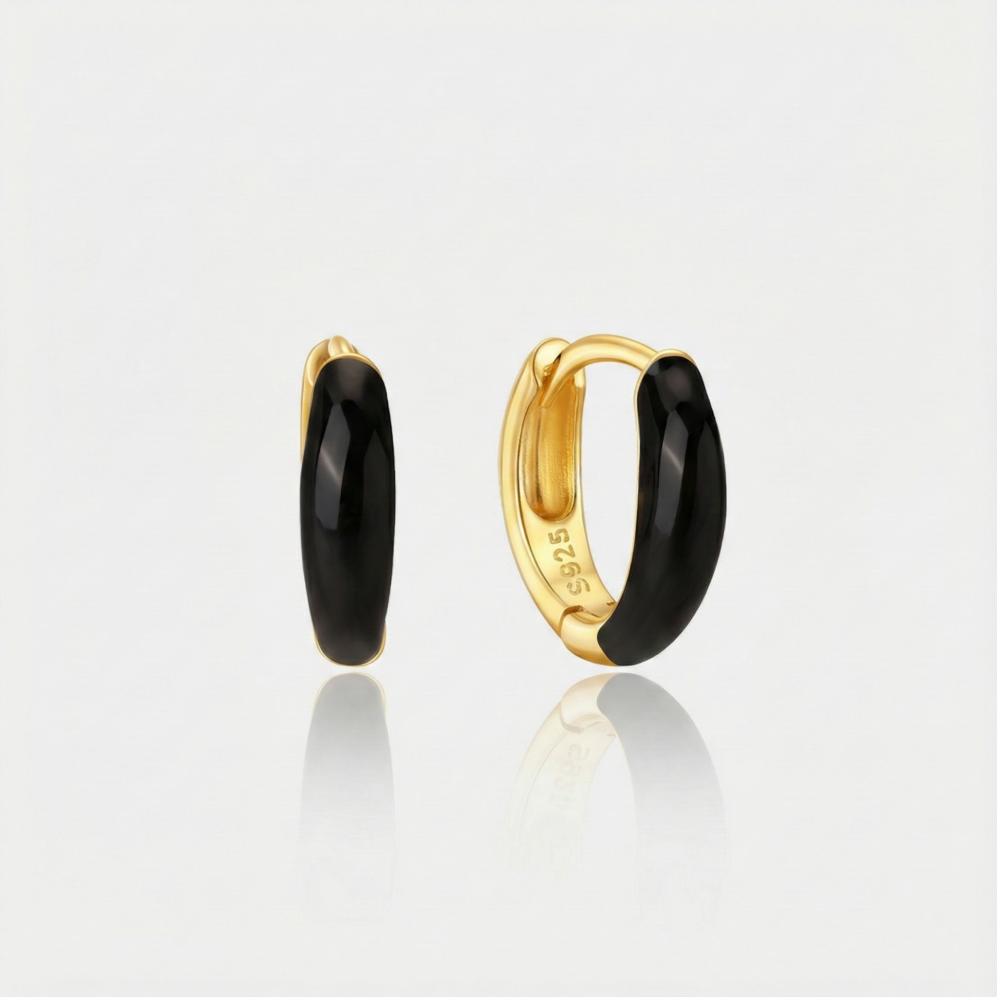 תרזיה – עגילים מוזהבים עם קימור רך