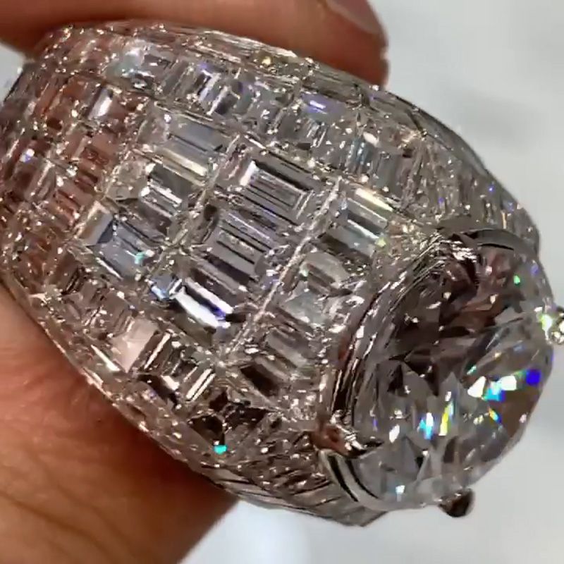 אנה-לנה – טבעת יהלום כסף עם חיתוך עגול.